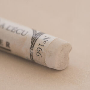 Sennelier Extra Soft Pastel 166 – en ekstra myk pastellstift i den lyse og naturlige fargen Bronze Green Light.