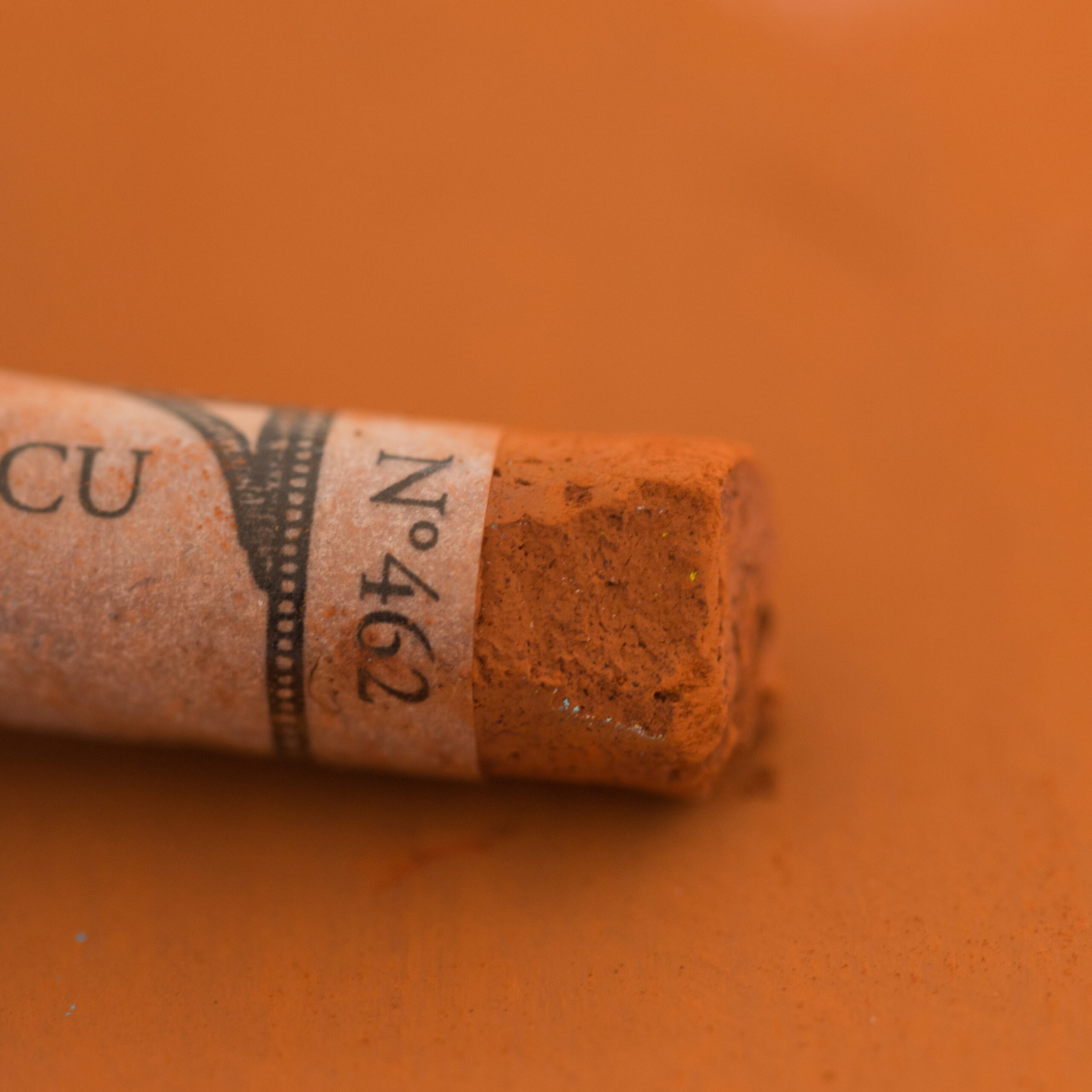 Sennelier Extra Soft tørrpastell – enkeltpastell i fargen Burnt Sienna 462, ekstra myk og høypigmentert for varme, jordnære toner i kunstverk.