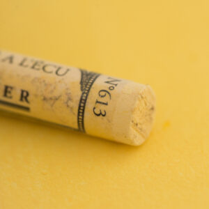 Sennelier Extra soft pastel single serie Cad. Yellow Deep 613 i varm, gylden gul tone med ekstra myk konsistens