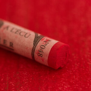 Sennelier Extra Soft tørrpastell – Carmine, ekstra myk og høypigmentert rød pastellstift for kunst og tegning.