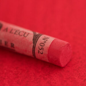 Sennelier Extra Soft tørrpastell – Carmine, ekstra myk og høypigmentert rød pastellstift for kunst og tegning.