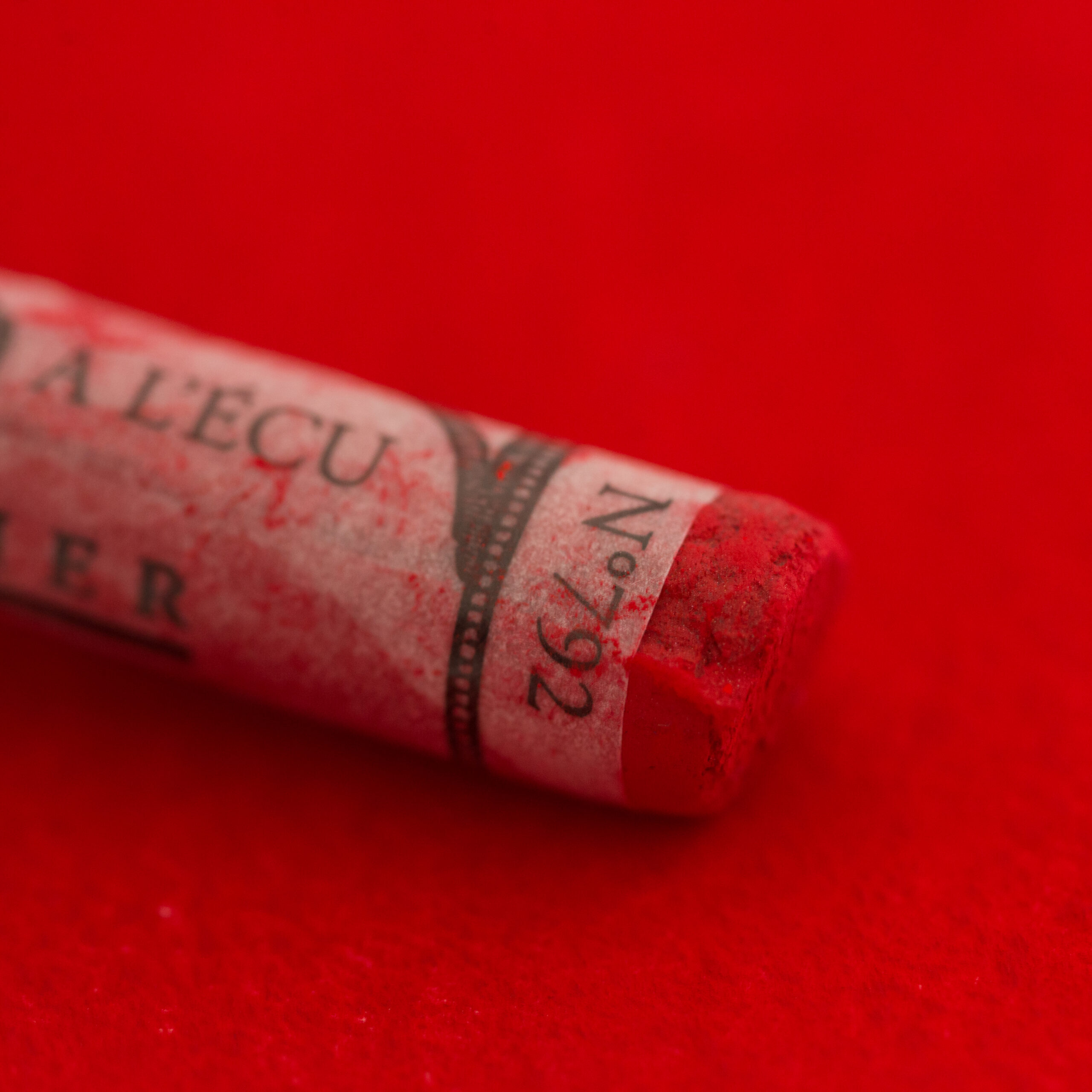 Sennelier Extra soft pastel Chinese Vermilion 3, 792 i dyp, varm rød tone med ekstra myk konsistens