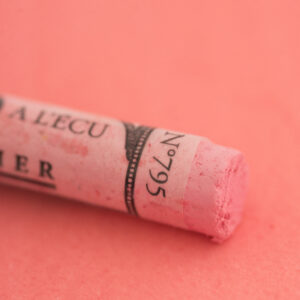 Sennelier Extra soft pastel Chinese Vermilion 6, 795 i lys rød‑rosa tone med ekstra myk konsistens