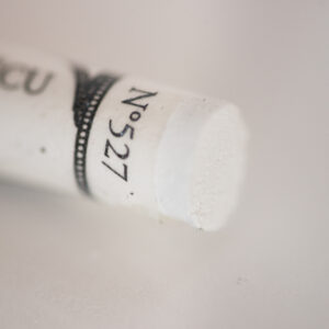 Sennelier Extra soft pastel single serie Intense White 527 i klar, intens hvit tone med ekstra myk konsistens