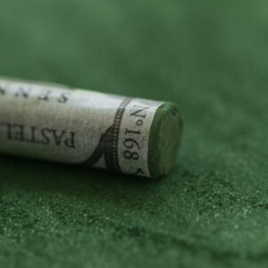 Sennelier Extra Soft Pastell Moss Grey Green 168 – ekstra myk pastell i mørk mosegrønn tone for landskap og botanikk.