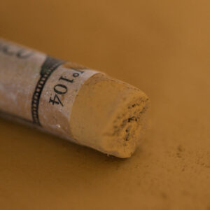 Sennelier Extra Soft Pastel Mummy 104 – ekstra myk pastellstift i varm lys beige tone for profesjonell pastellkunst.