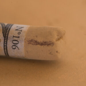 Sennelier Extra Soft Pastel Mummy 106 – ekstra myk pastellstift i varm lys beige tone for profesjonell pastellkunst.