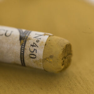 Sennelier Extra Soft tørrpastell Olive Grey 450 i varm, dempet olivengrønn-grå tone med ekstra myk konsistens