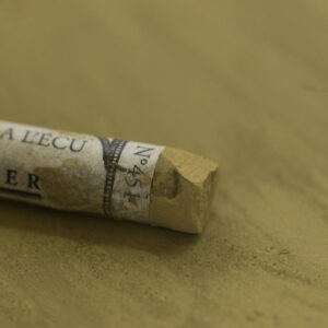 Sennelier Extra Soft tørrpastell Olive Grey 451 i mørk, dempet olivengrønn-grå tone med ekstra myk konsistens