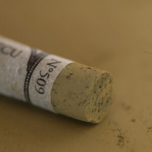Sennelier Extra Soft tørrpastell Raw Sienna 509 i mørkere gulbrun, jordpreget tone med ekstra myk konsistens