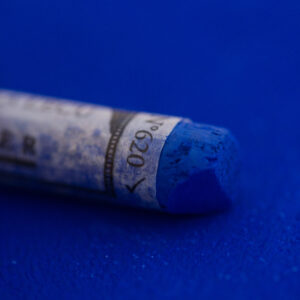 Sennelier Extra soft pastel single serie Sapphire Blue 620 i intens, klar blå tone med ekstra myk konsistens