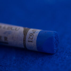 Sennelier Extra soft pastel single serie Sapphire Blue 621 i intens, klar blå tone med ekstra myk konsistens