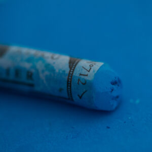 Sennelier Extra soft pastel Steel Blue No3 712 i middels mørk, kald blå tone med subtilt grått preg og ekstra myk konsistens