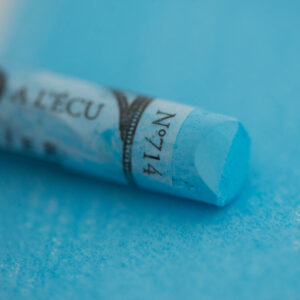 Sennelier Extra soft pastel Steel Blue No5 714 i mørk, kald blå tone med subtilt grått preg og ekstra myk konsistens