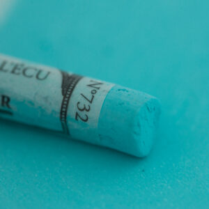 Sennelier Extra Soft tørrpastell Turquoise Blue No3 i mellomlyse, balansert blågrønn tone med ekstra myk konsistens