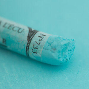 Sennelier Extra Soft tørrpastell Turquoise Blue No4 i mellommørk, harmonisk blågrønn tone med ekstra myk konsistens