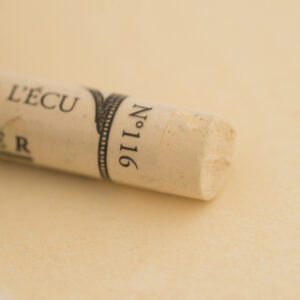 Sennelier Extra Soft Pastell Yellow Ochre 116 – ekstra myk kunstpastell i varm, jordaktig gul tone for landskap og portretter.