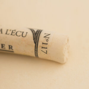 Sennelier Extra Soft Pastell Yellow Ochre 117 – ekstra myk kunstpastell i varm, jordaktig gul tone for landskap og portretter.