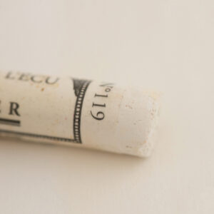 Sennelier Extra Soft Pastell Yellow Ochre 119 – ekstra myk kunstpastell i varm, jordaktig gul tone for landskap og portretter.