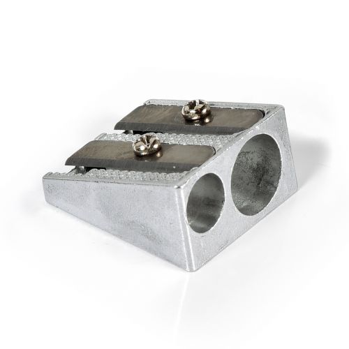 Dobbel blyantspisser i børstet aluminium med to hull og skrublader for ulike blyanter.