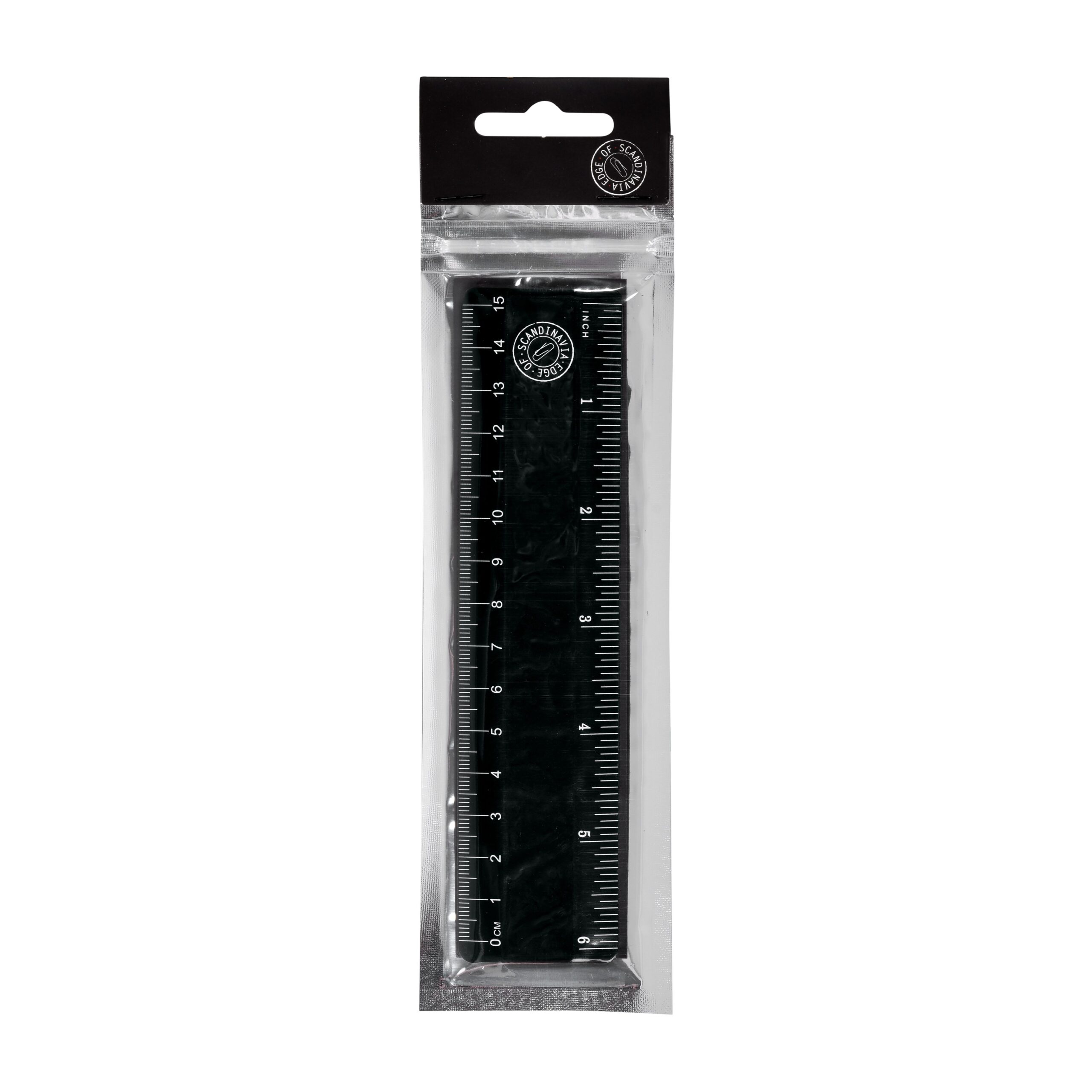 Edge of Scandinavia linjal 15 cm i myk svart plast, fleksibel og perfekt for pennal og kontorbruk.