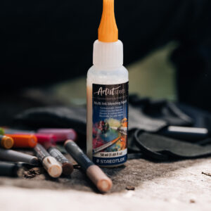 Staedtler Multi Ink Blending Liquid 50 ml – vannbasert blendervæske for fargeblanding og myke overganger i illustrasjoner.