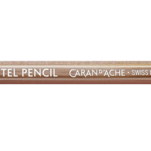 Caran d’Ache pastellblyant i fargen Raw Sienna, vist som enkeltblyant